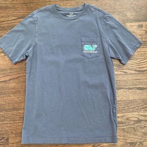Vineyard vines whale shirt 🐳 charcoal with Fish